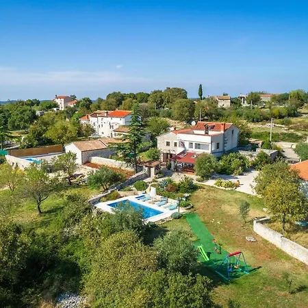 Damar Villa Kruncici
